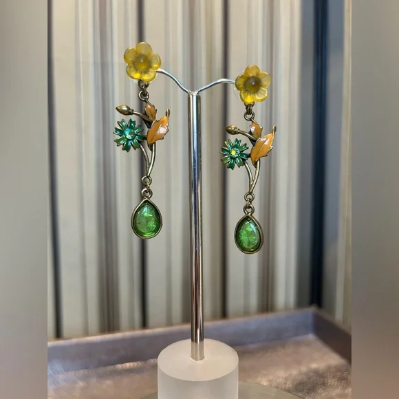 Floral chandelier earrings - Picture 3 of 8